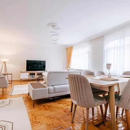 Central Flat Near Cevahir Mall And Metro In Sisli 아파트 *